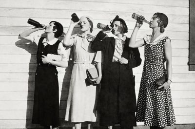 20-tals flappers dricker öl 2
