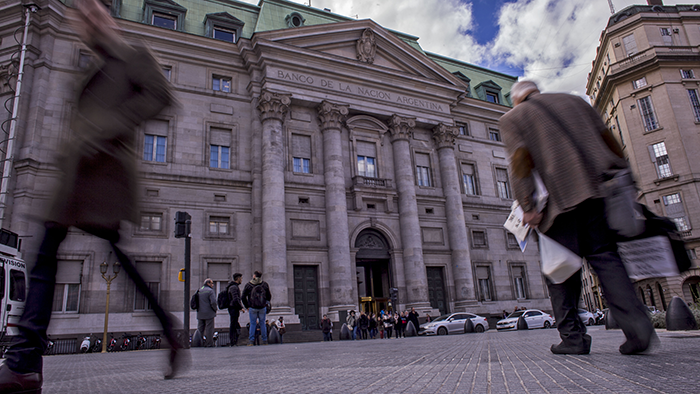 Argentina höjer räntan efter 100-procentig inflation - argentina-centralbank-700_binary_6966199.png