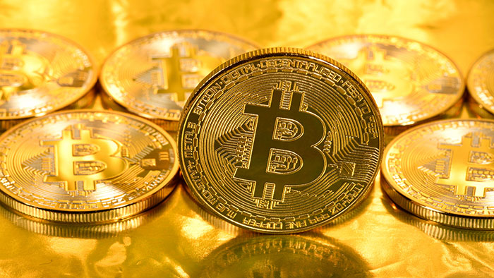 Bitcoin rusar över 8 000 dollar-strecket - bitcoin-700_binary_6958520.jpg
