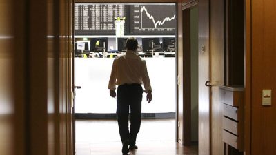 frankfurt-dax-trader-700_binary_6973492.jpg