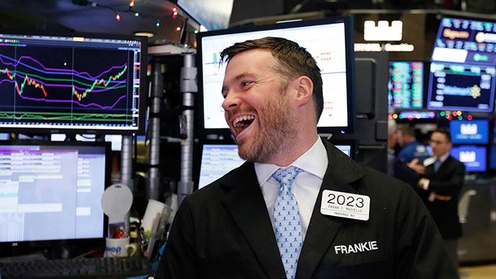 USA: Teknik och finans starka branscher efter långhelgen - glad-trader-rally-wall-street-700_binary_6947600.jpg