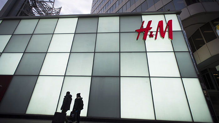 Familjen Persson köper aktier i H&M för över en halv miljard kronor - hm-700_binary_6953991.jpg