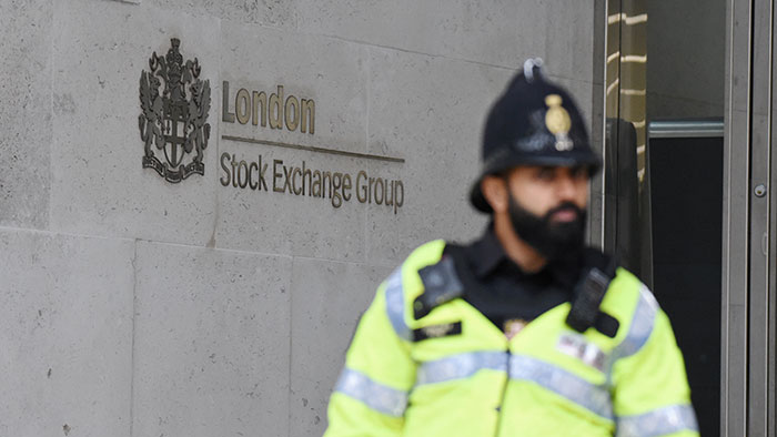 Sex personer gripna för planerad aktion mot Londonbörsen - londonborsen-lse-klimataktivister-700_binary_6956468.jpg