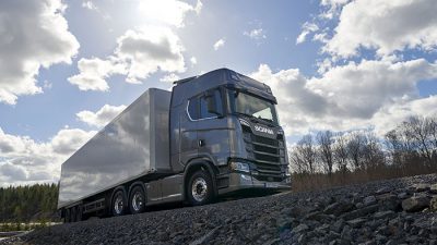 Scania-ägaren höjer sina prognoser