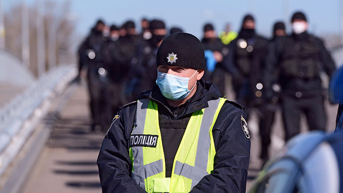 SEB ser ökade politiska risker - polis-ukraina-700_binary_6992939.jpg