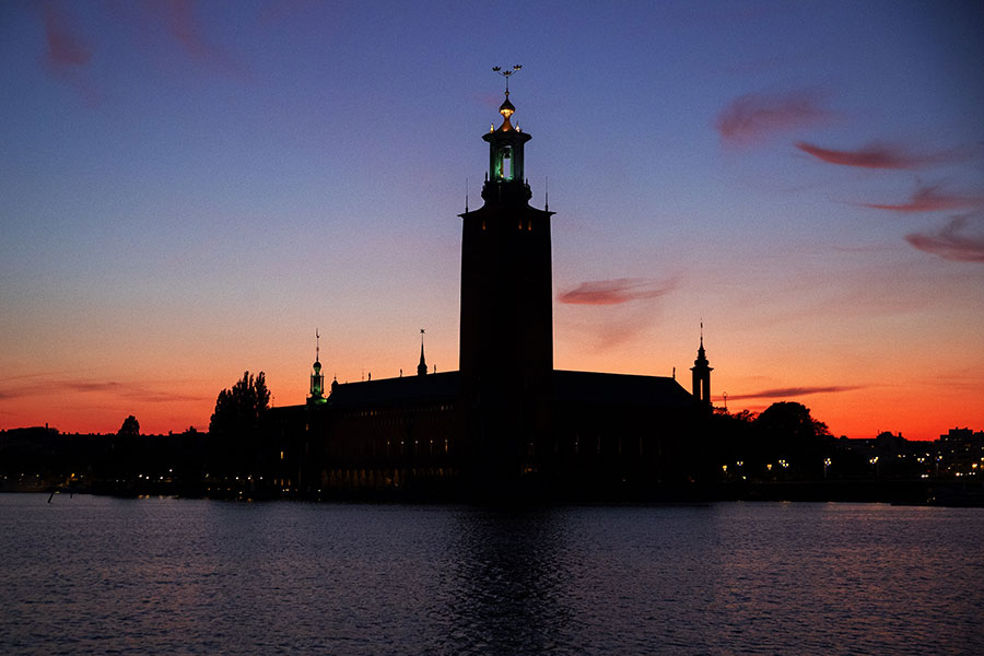 Swedbank: Återhämtning på tunn is - stockholms-sverige-solnedgang-900′