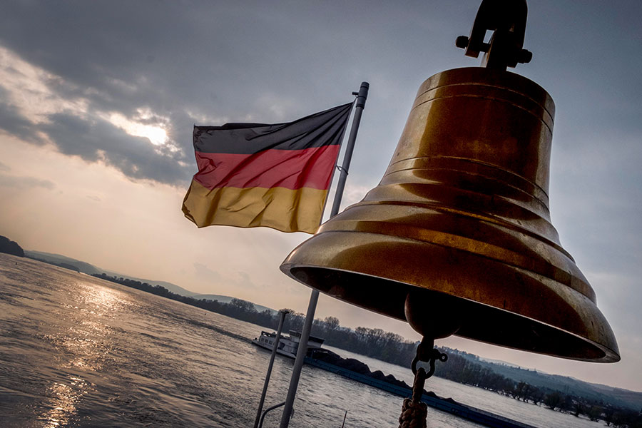 Lägre takt i tyska industrin än väntat - tyskland-flagg-900