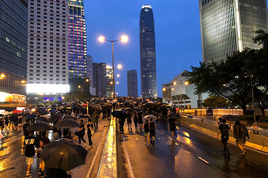 Ny hårda mötesrestriktioner i Hongkong - hongkong-protester-900