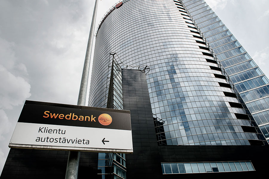 Tidigare Swedbank-anställda i Lettland åtalas för penningtvätt - swedbank-lettland-900