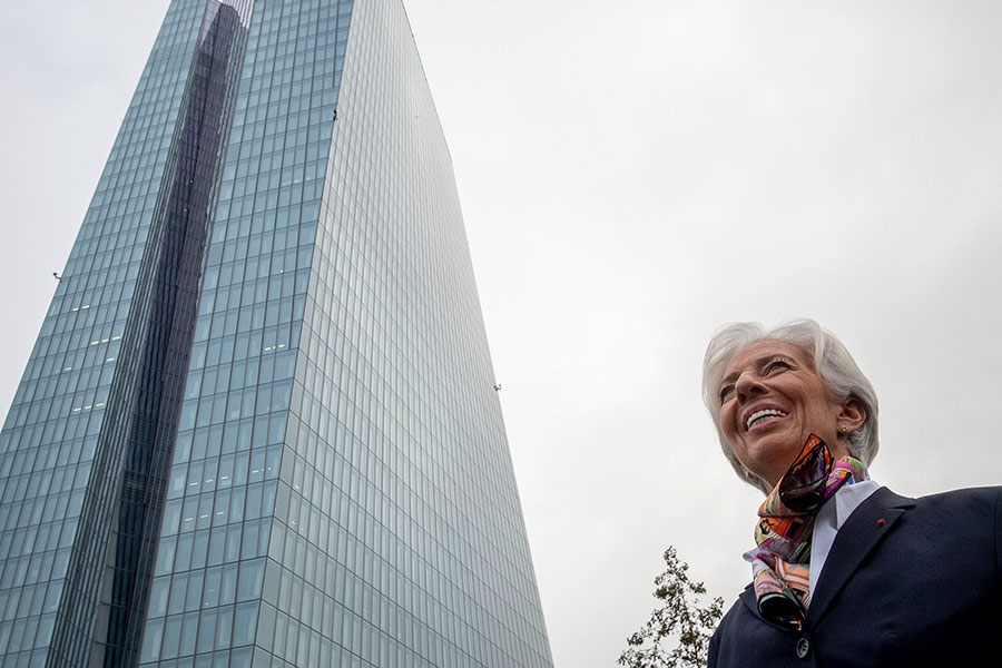 ECB vill snabbt avsluta tillgångsköpen – första räntehöjning kan komma i juli - ecb-lagarde-900