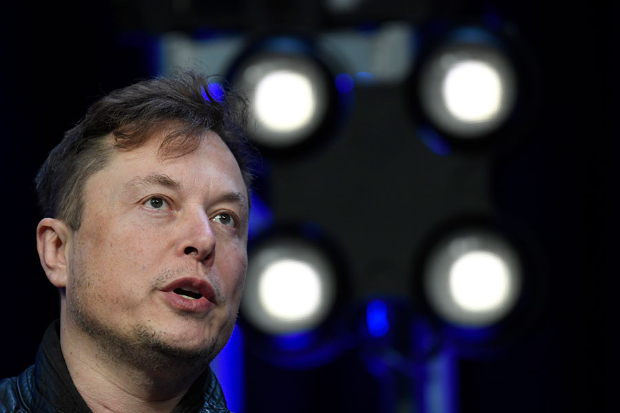 Musk kan sälja aktier i Spacex för att finansiera Twitter-köp - elon-musk-900