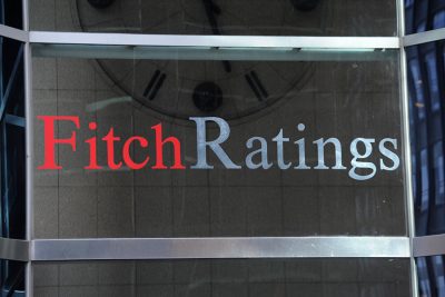 Fitch varnar för nedgradering av flera amerikanska banker