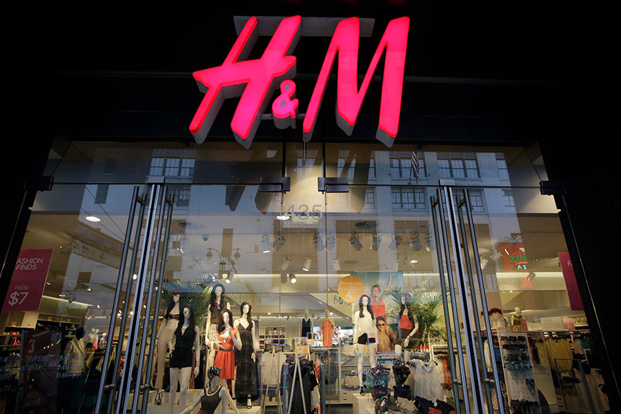 Mängder av riktkurshöjningar för H&M efter rapporten - hm-new-york-900