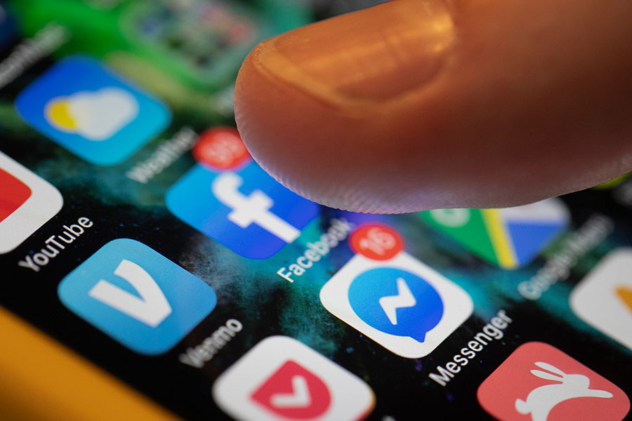 Sociala medieaktier fortsätter tappa på måndagen - sociala-medier-iphone-appar-900
