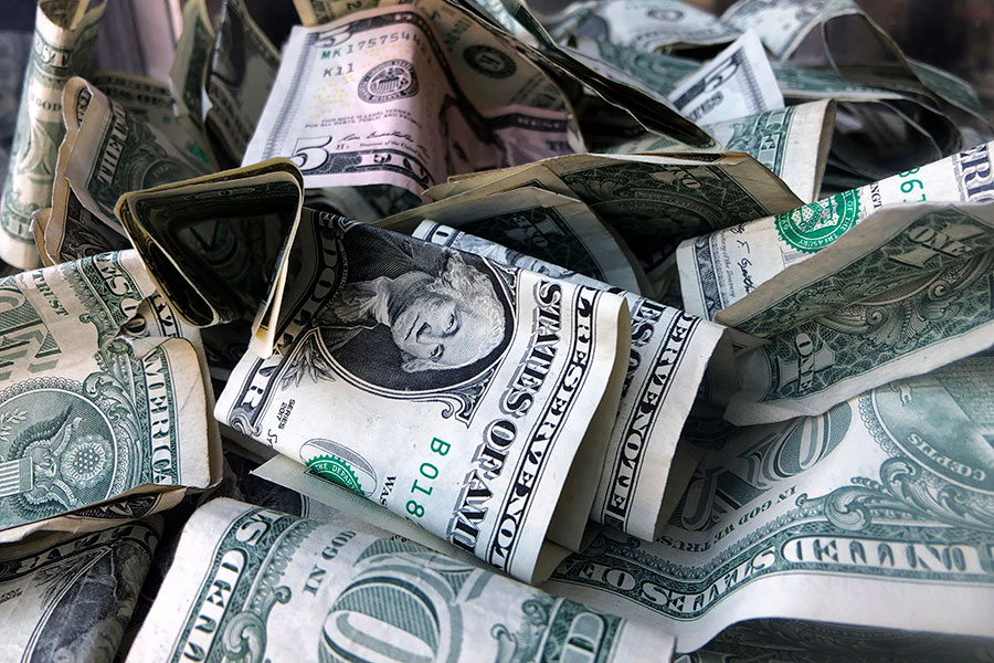 Hedgefonder tror på nedgång för dollarn - dollar-900