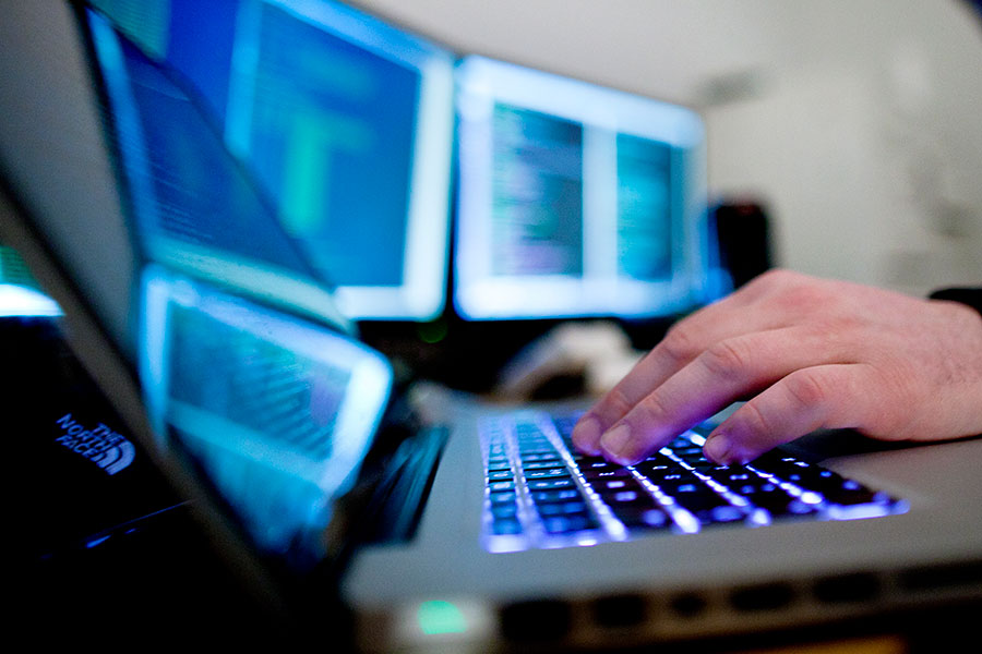 Oron för cyberattacker växer inom bank- och finanssektorn - hackare-cyberattack-900