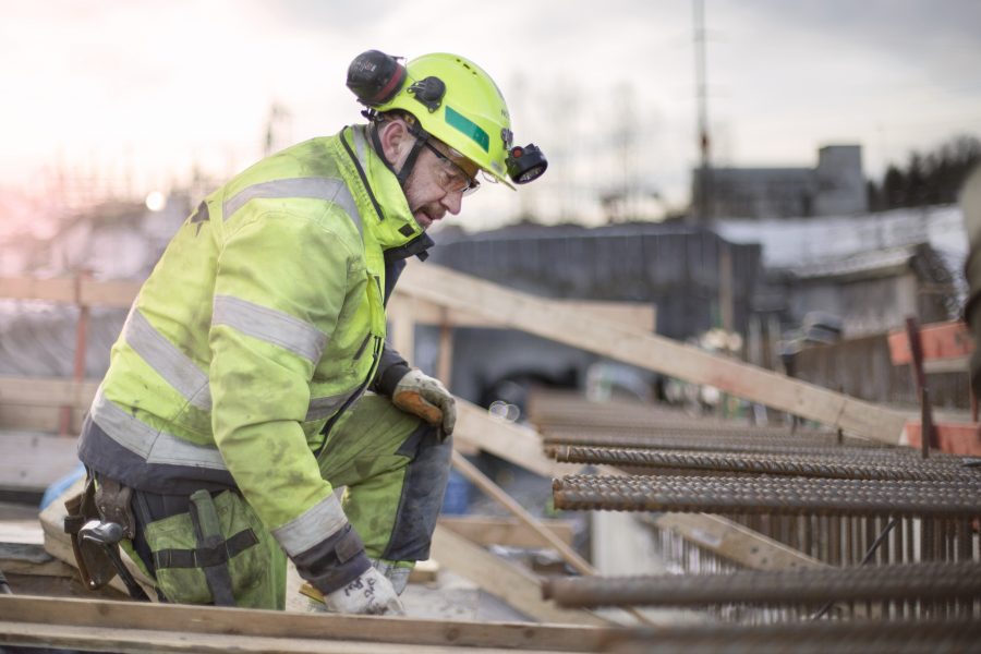 Den som väntar på något gott? - NCC at work on the site of Bjørnegårdtunnelen in Sandvika, Oslo, Norway.