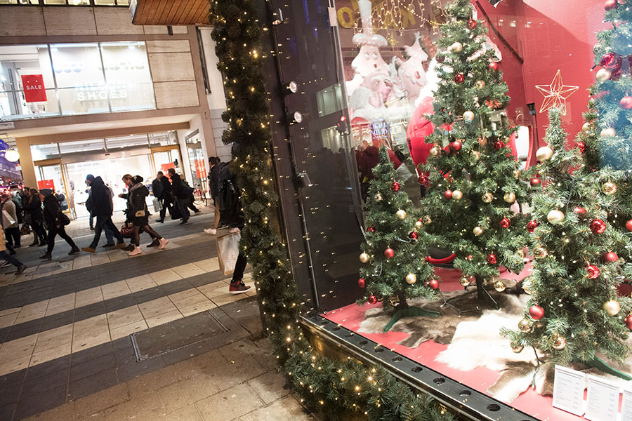 Julhandeln väntas minska med 1 miljard i år - julhandel-900
