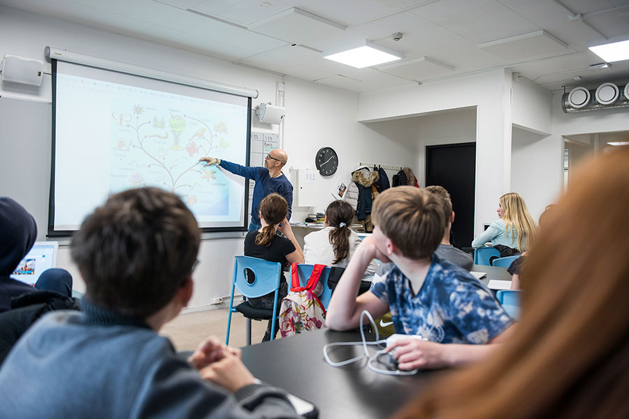 Alla ska åka i andra klass - Klassrum_Alexander-Olivera-TT