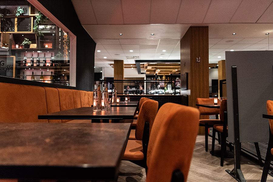 Omsättningen inom hotell och restaurang mer än halverad i förra veckan - tom-restaurang-900