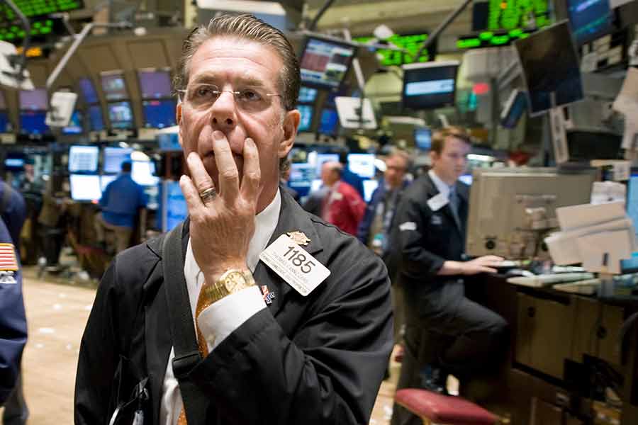 Kraftiga börsfall fick S&P 500 att stänga i björnmarknad - trader-wall-street-900