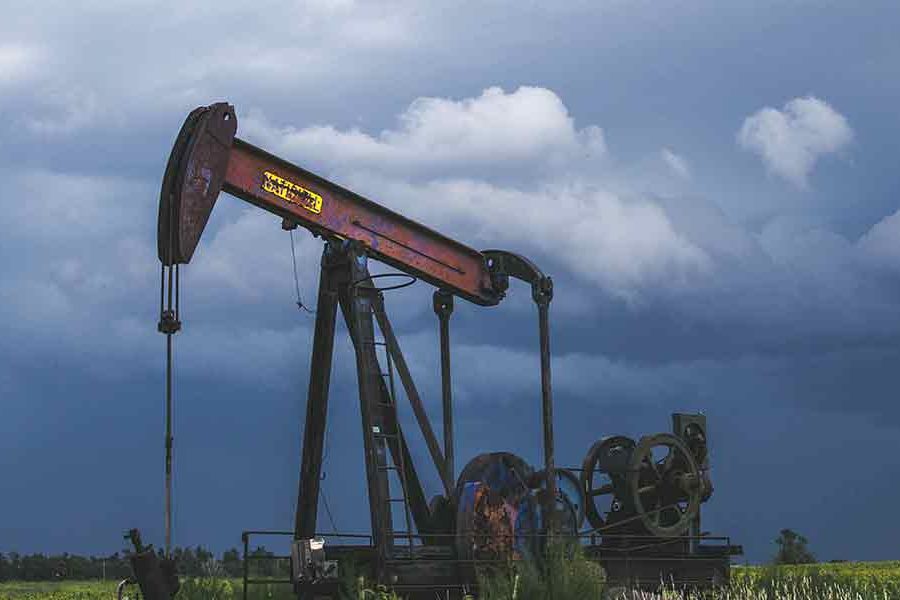 USA:s tidigare energiminister: Oljepriset kan nå 100 dollar per fat - olja-1600
