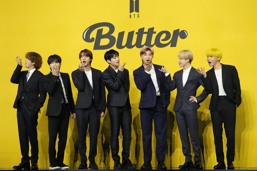 Medlemmarna i K-pop-bandet BTS poserar inför kamerorna inför släppet av singeln Butter.