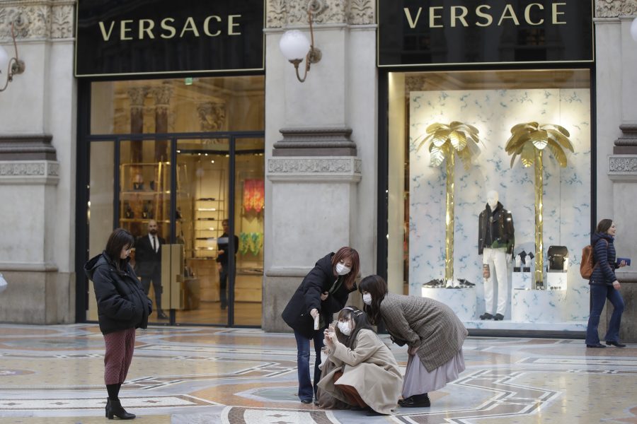 Versace-ägaren Capri redovisar högre omsättning än väntat - Versace