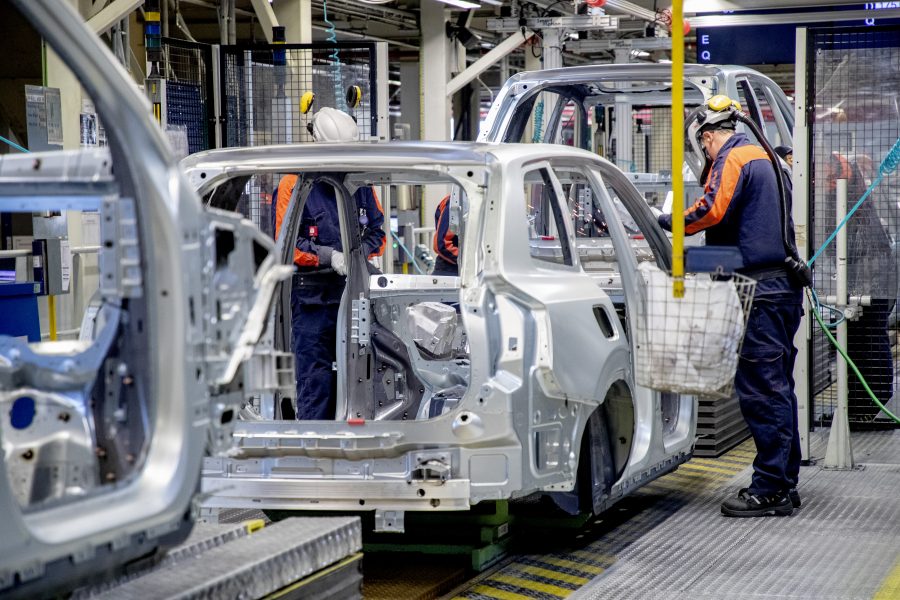 Volvo Cars rapporterar ett svagare tredje kvartal inför börsnoteringen - WEB_INRIKES