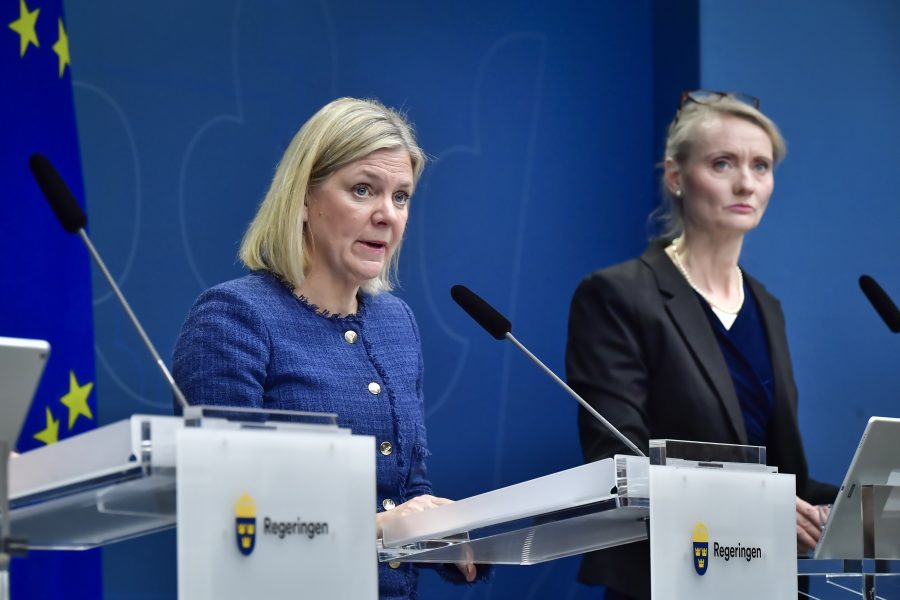 Sverige vidtar åtgärder och återinför vissa restriktioner från och med onsdag.
