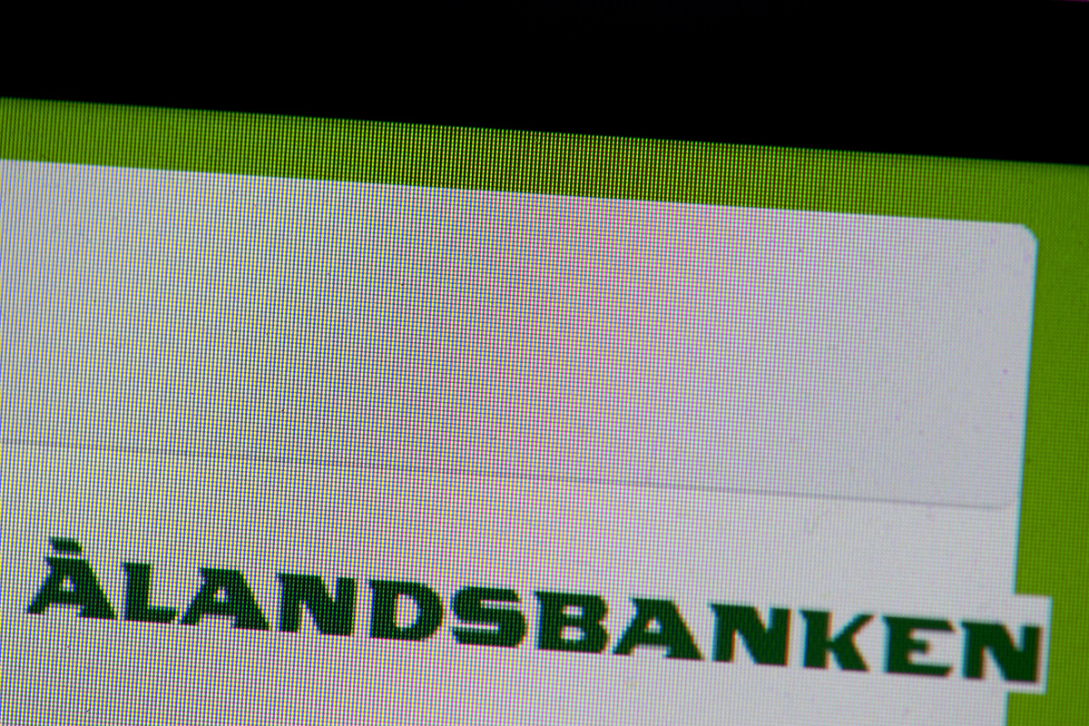Ålandsbanken neutrala till Volvo Cars trots inställda mål