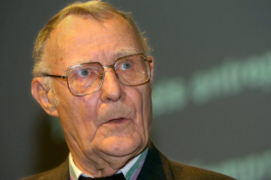 Kända svenskar pekas ut som nazister i rysk affischkampanj - Ingvar Kamprad.