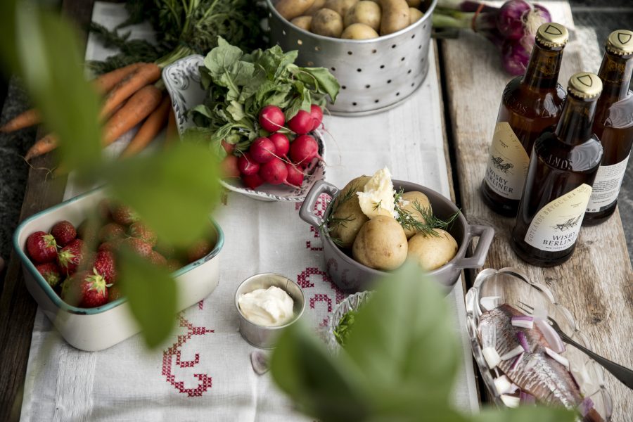 Rekorddyr midsommar väntar: ”Satsa på sillen och nubben” - MIDSOMMARMAT