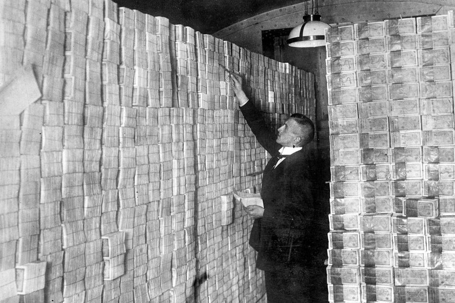 Inflationens skräckhistoria - Basement Of Banknotes