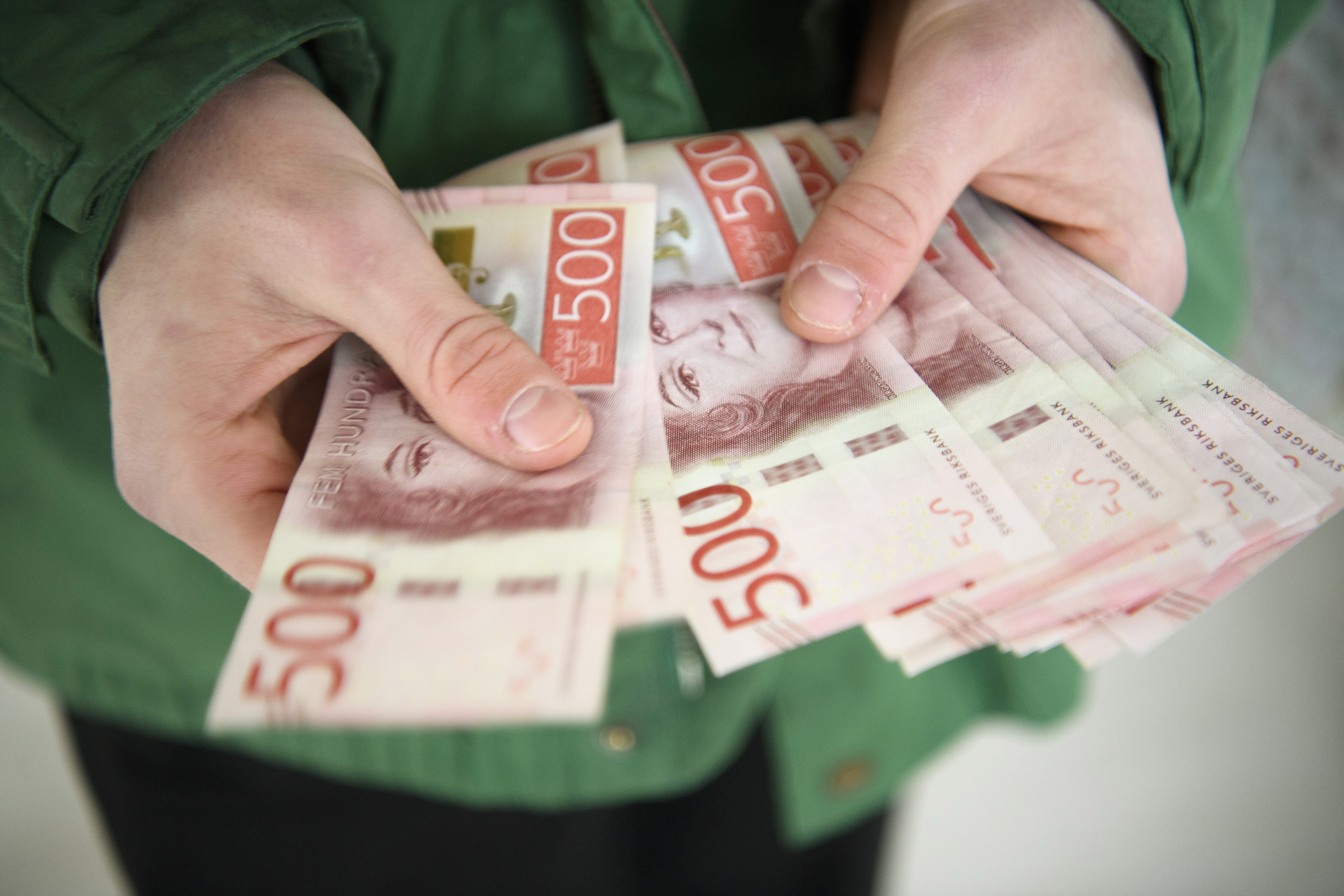Lönetillväxten väntas bromsa in i år