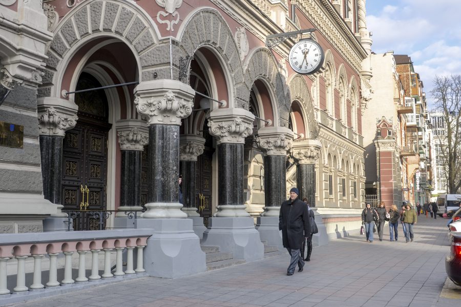 Ukraina devalverar sin valuta med 25 % - UKRAINA – EKONOMI