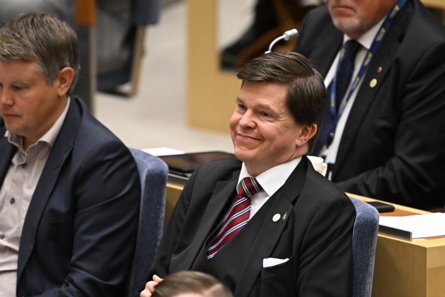 Andreas Norlén omvald till riksdagens talman - WEB_INRIKES