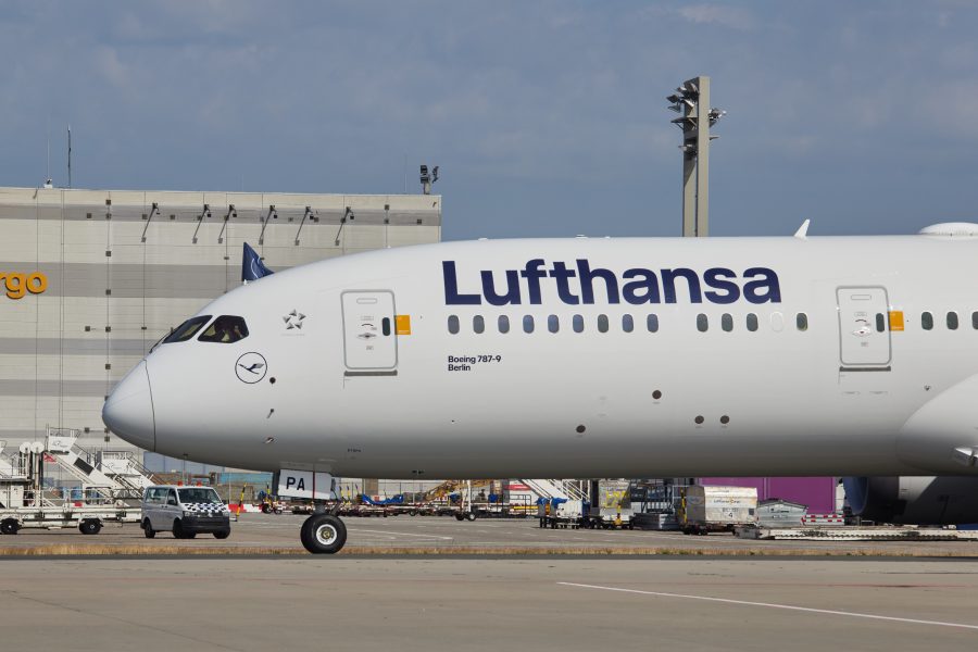 Lufthansa sänker årsprognosen - Ankunft erster Boeing 787 Dreamliner Lufthansa in Frankfurt Kennung D_ABPA
