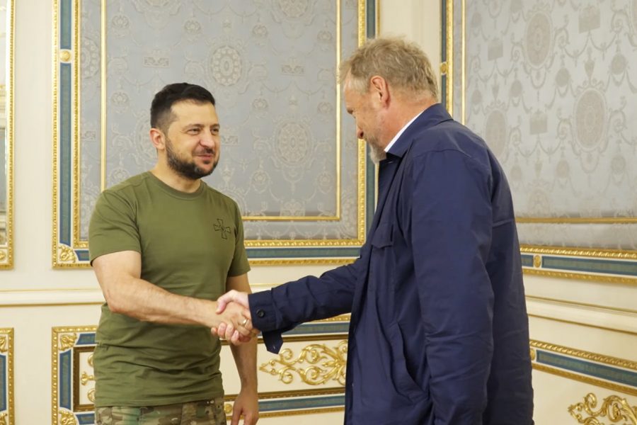 Ukrainas BNP föll med 26 procent i februari - Politikere fra Eurocities besøker Ukraina