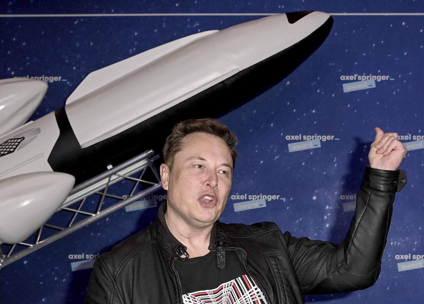 Spacex ska rädda astronauter som är fast på ISS