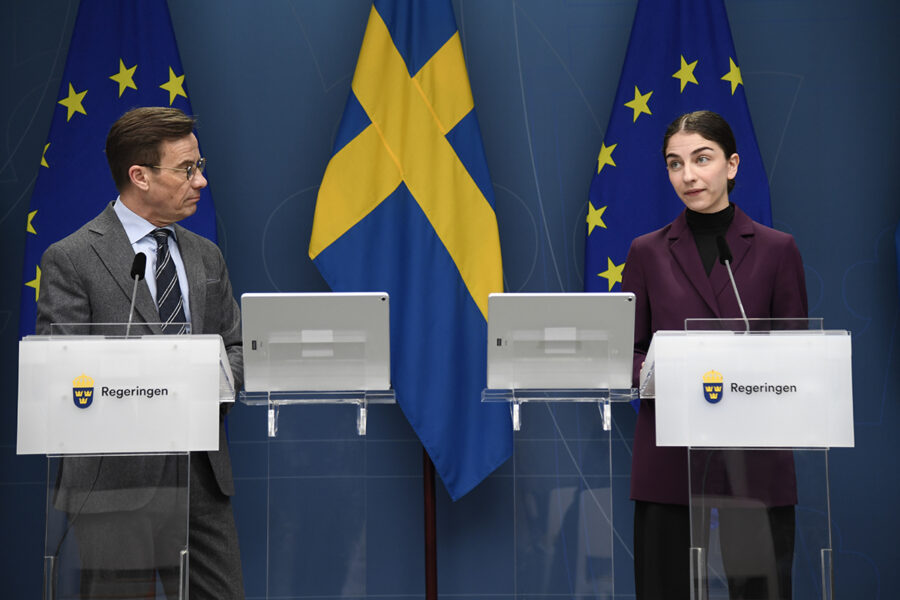 Statsminister Ulf Kristersson (M) och miljö- och klimatminister Romina Pourmokhtari (L)