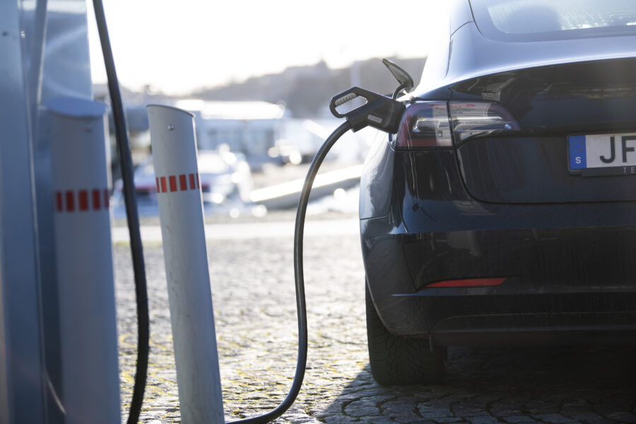 Barclays: Tesla kommer sänka priset - WEB_INRIKES