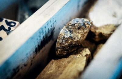Styrelseledamot köper 500 000 aktier i Copperstone