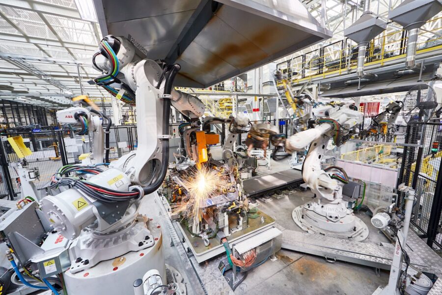 ABB får tågavtal i Australien värt 150 miljoner dollar - ABB robot till Renault