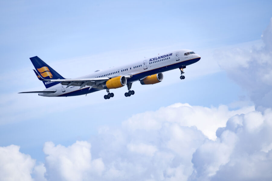 Icelandair tecknar avtal om köp av Airbus-flygplan - ICELANDAIR BOEING 757-200