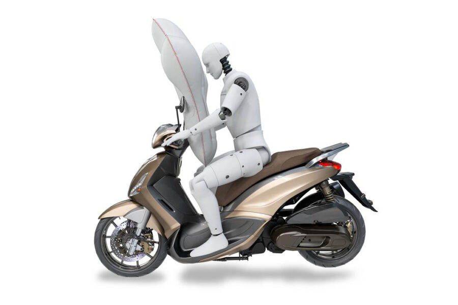 Autoliv lanserar airbag för motorcyklar 2025 - VRU_Scooter_Airbag