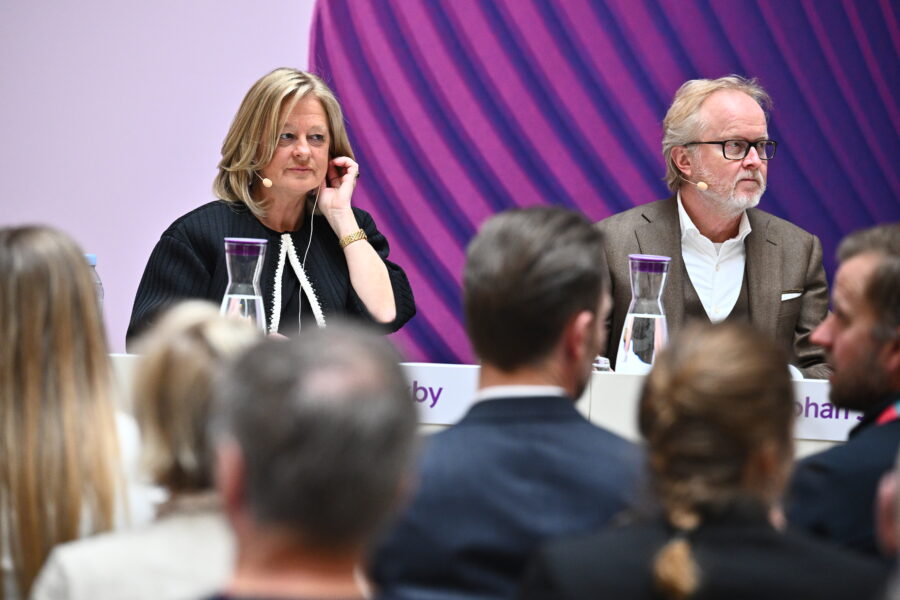 Telias avgående VDoch koncernchef Allison Kirby och styrelseordförande Lars-Johan Jarnheimer på Telias årsstämma.