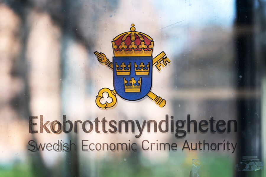Byggbolags-VD och ordförande åtalas misstänkta för svindleri och insiderbrott - EKOBROTTSMYNDIGHETEN LOGGA