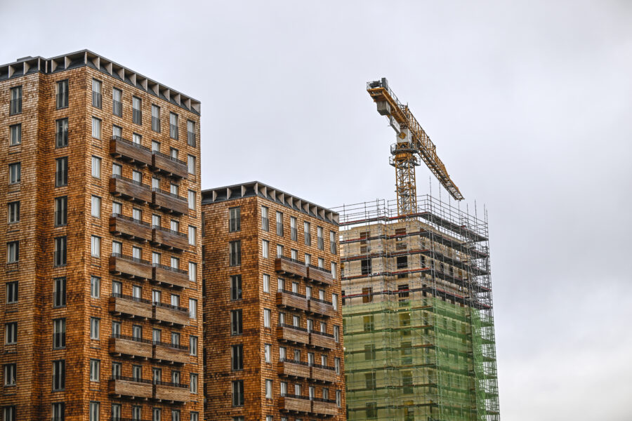 Lägenhetsbyggandet sjönk 57% under första halvåret - Bostad fastighet lägenhet bygge