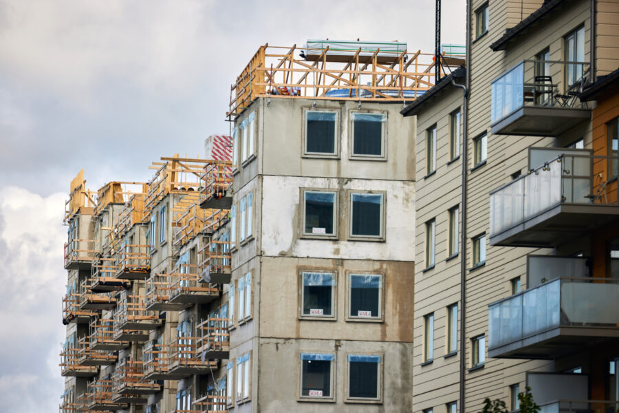 Lägenhetsbyggandet halverades i Sverige 2023 - Lägenhet Bostadsbyggande bostad fastighet fastighetsmarknad
